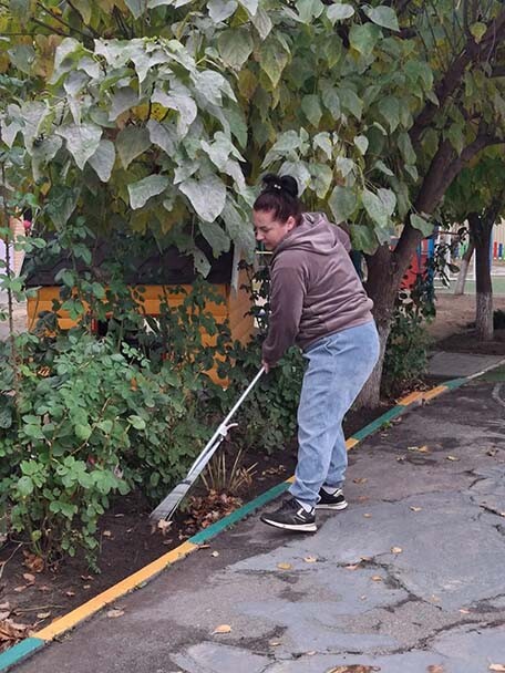 Фотография к новости «Чистый двор, новые деревья: итоги субботника в "Карусели"» — 5