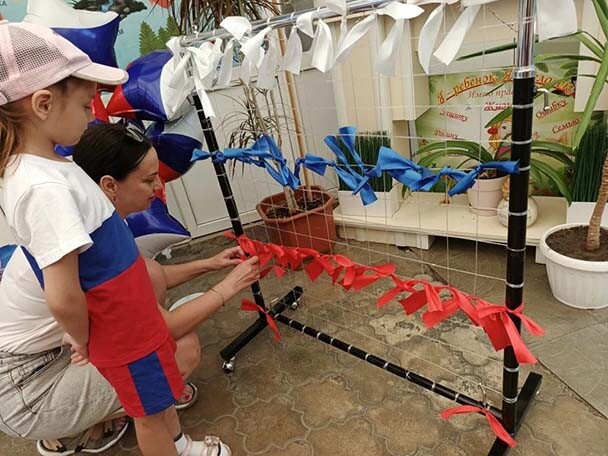 Фотография к новости «Акция «Российский триколор» ко Дню России» — 10